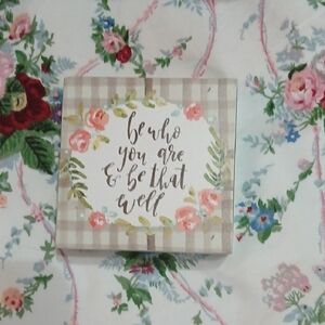 ♡"Be Who You Are" Quote Wood Square♡